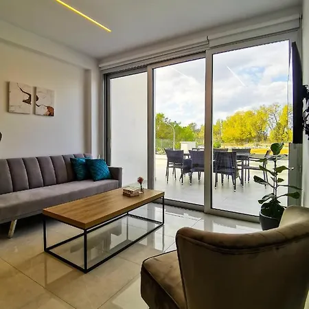 Phaedrus Living بافوس