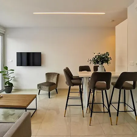 Phaedrus Living דירה