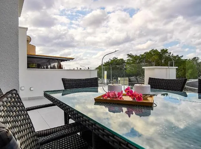 Phaedrus Living פאפוס