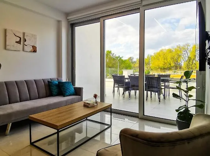 Phaedrus Living פאפוס